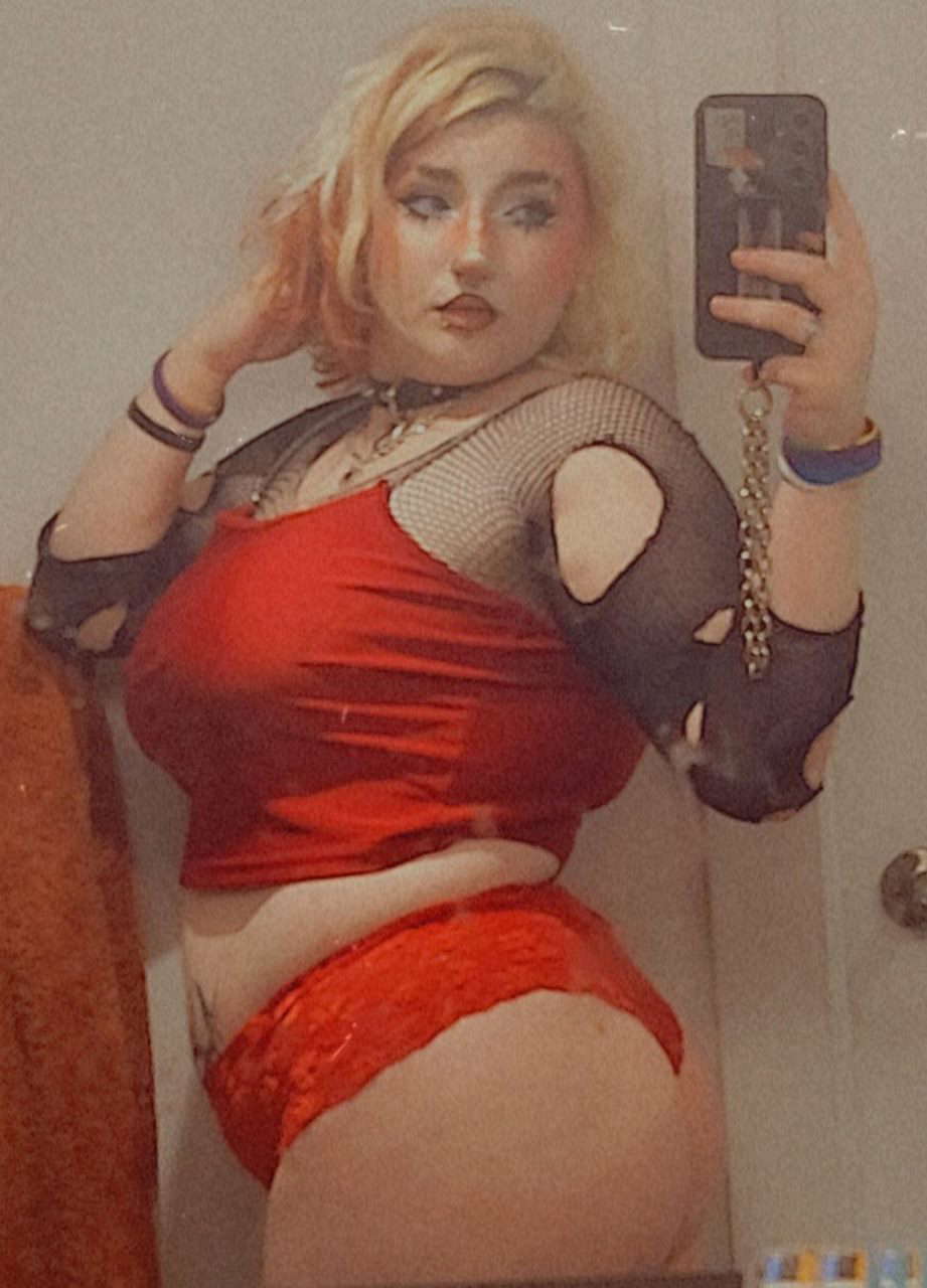 MikaXoXo