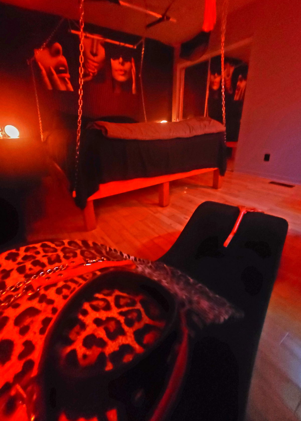 Mr-RedRoom