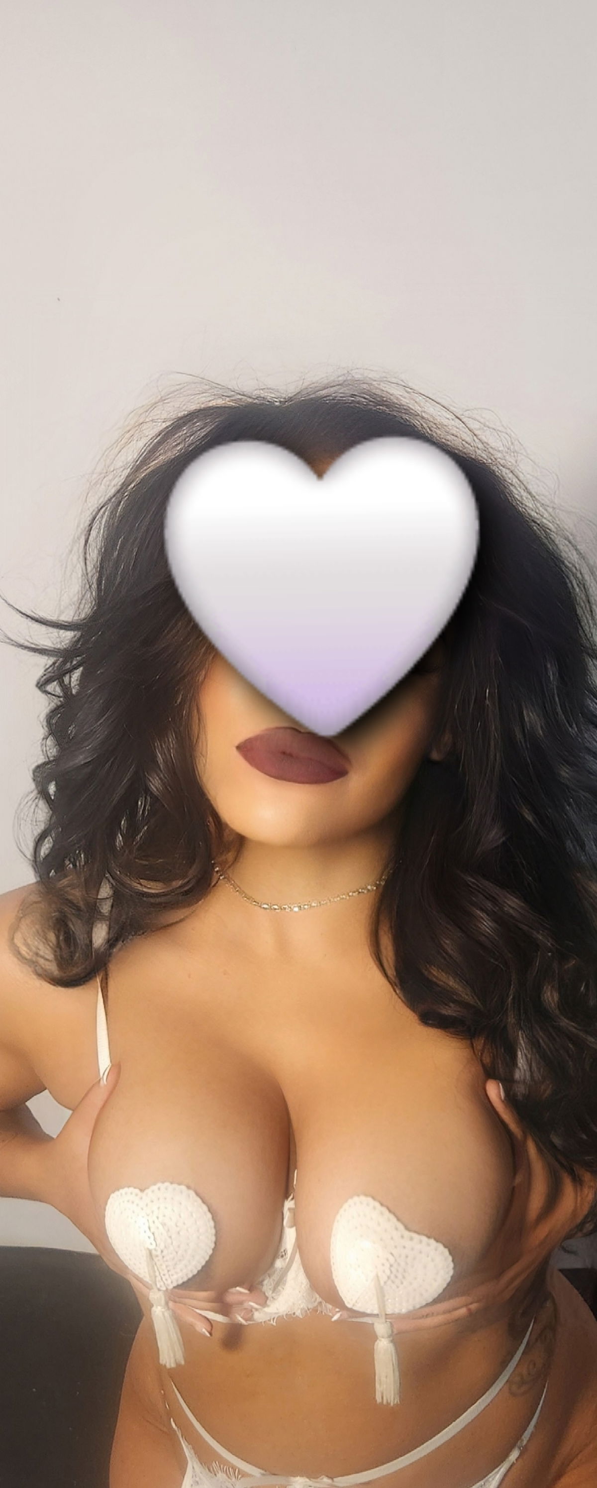 Leora-Nikkie6902