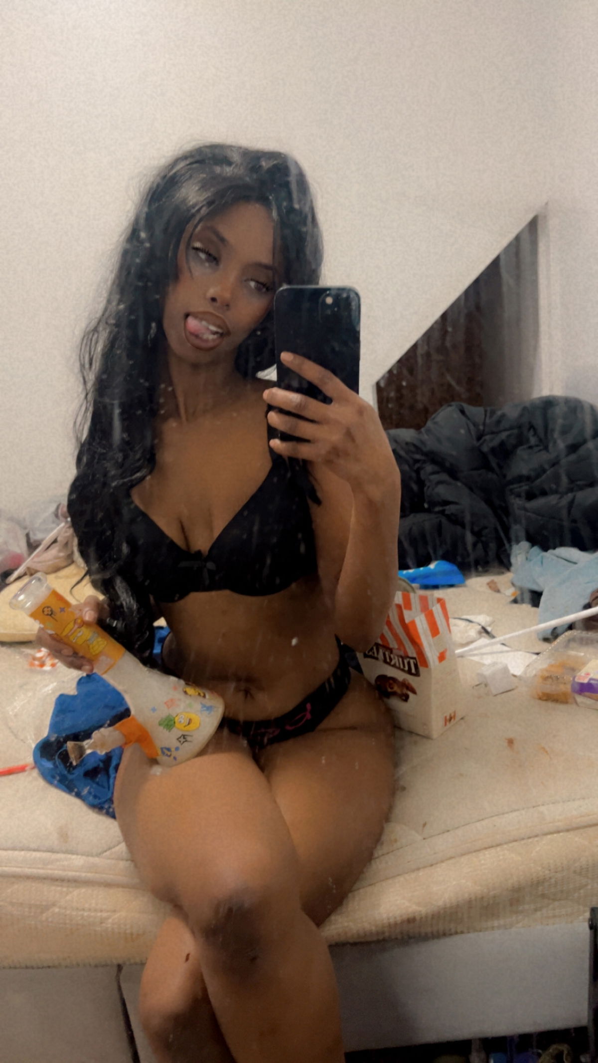Lona