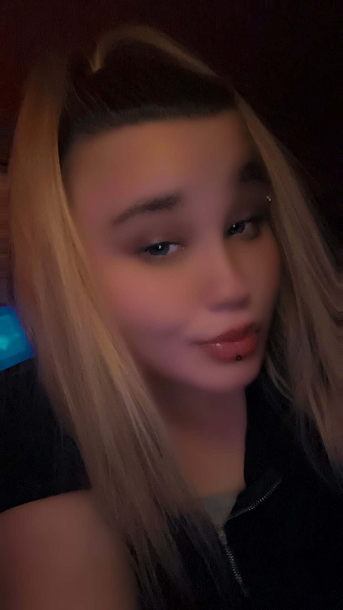 Blondasse24