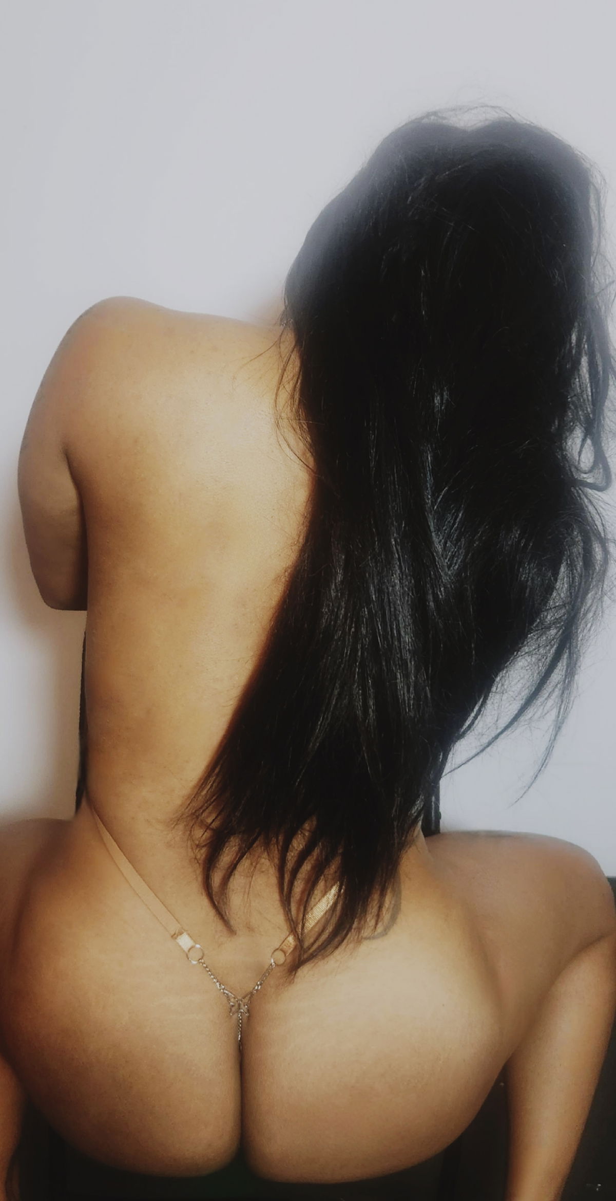 Leora-Nikkie6902
