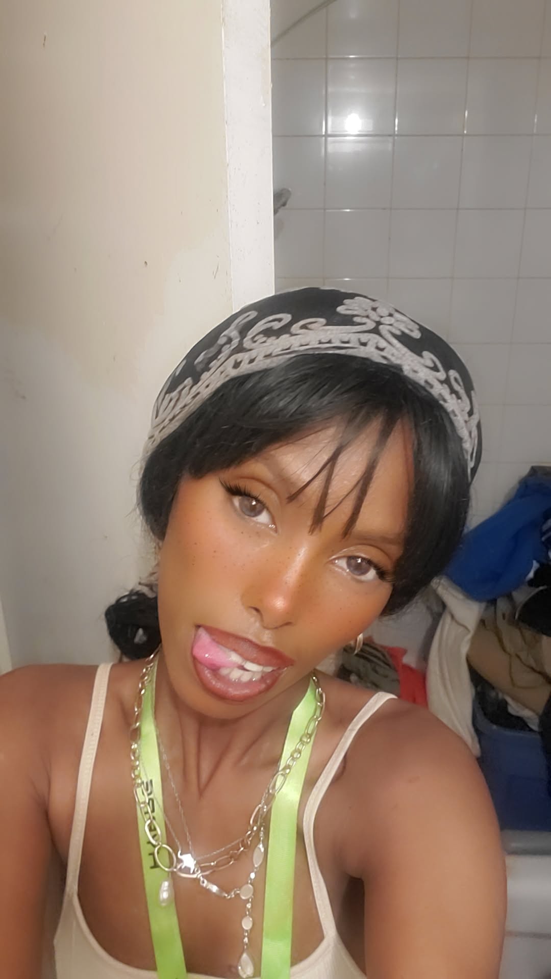 Lona